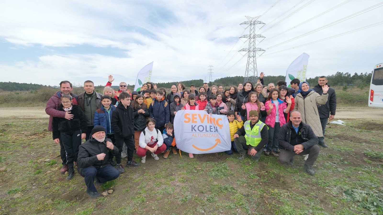 Sevinç Koleji Öğrencileri Fidanları Toprakla Buluşturdu